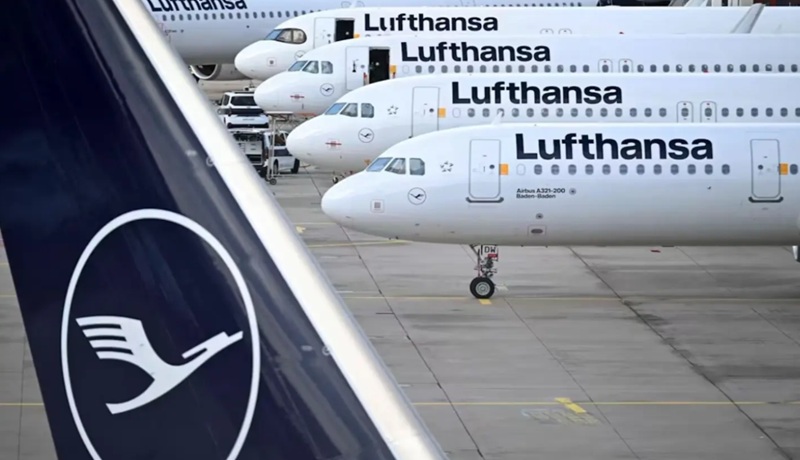 Lufthansa, lovită de scumpiri: Anulează 20.000 de zboruri