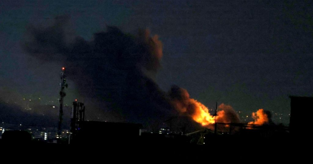 Donald Trump vrea petrolul Iranului, dar laudă negocierile de pace