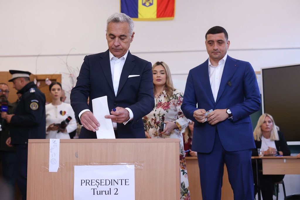 Curtea de Apel București validează dosarul „tentativei de lovitură de stat” Un complet de cameră preliminară al Curții de Apel București a confirmat, joi, legalitatea probatoriului și a sesizării instanței de judecată în dosarul cunoscut de opinia publică drept „tentativa de lovitură de stat”