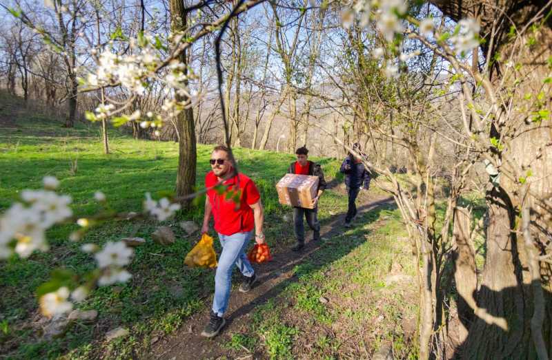 Buzău: Bătrânul uitat la 12 km de pâine. Ajutorul ajunge greu în cătune