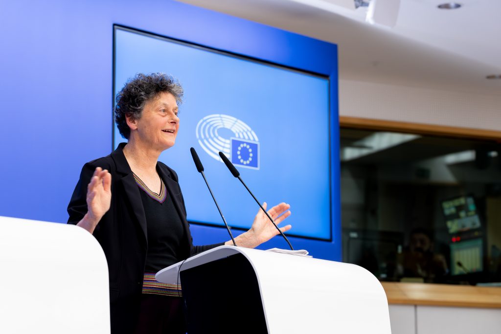 PE cere Ungariei să respecte drepturile LGBTQ+ după decizia CJUE