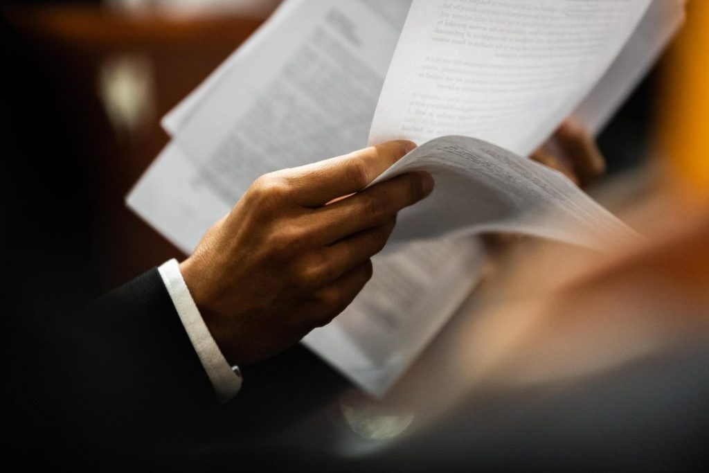 Demisie-șoc la Atena: Ministrul adjunct, acuzat de diplomă falsă