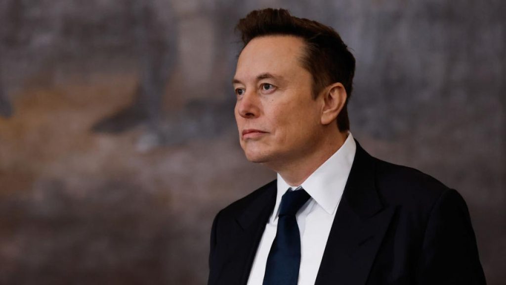 Elon Musk plătește 260$ pe zi pentru muncă de acasă în Europa