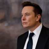 Elon Musk plătește 260$ pe zi pentru muncă de acasă în Europa