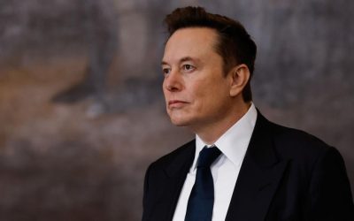 Elon Musk plătește 260$ pe zi pentru muncă de acasă în Europa