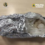 Opt kilograme de droguri de mare risc, droguri capturate de polițiști, 4 reținuți