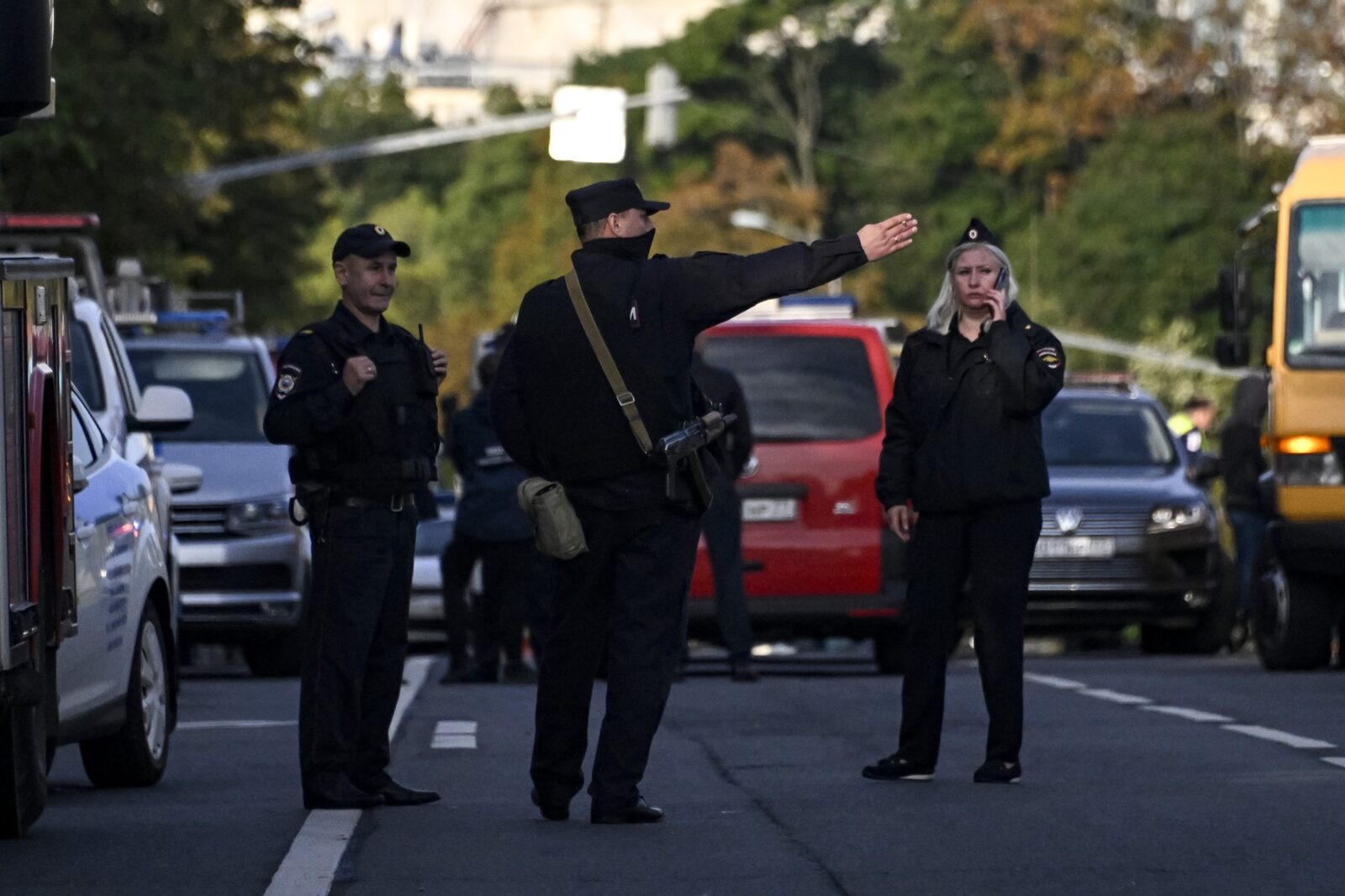 Doi POLIȚIȘTI, anchetați după atacul armat din Kiev: Filmări ȘOCANTE cu ei fugind