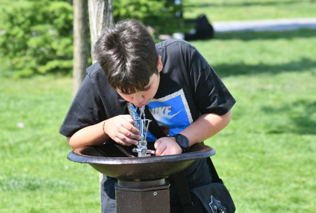 Afacere de 80.000 euro: Firma cu un angajat, mentenanță cișmele în Sectorul 6