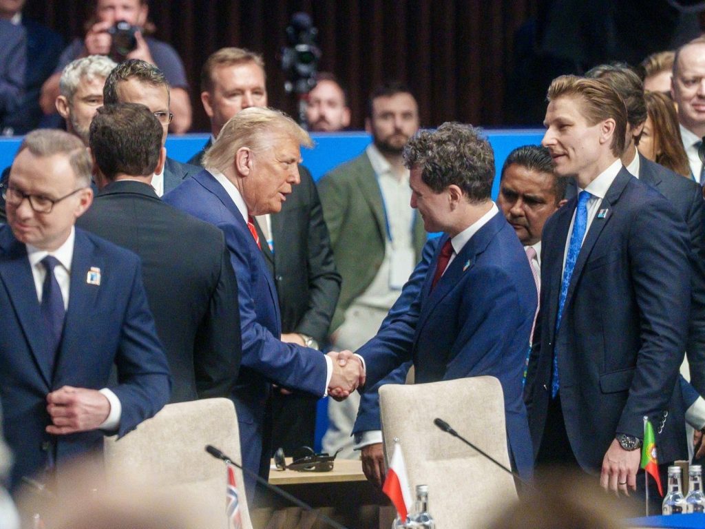 Președintele DONALD Trump mulțumește ROMÂNIEI pentru sprijin, dar nu va veni la summitul B9 de la București București – Președintele Statelor Unite ale Americii, DONALD Trump, a trimis o scrisoare de mulțumire ROMÂNIEI pentru sprijinul acordat în contextul conflictului din Orientul Mijlociu