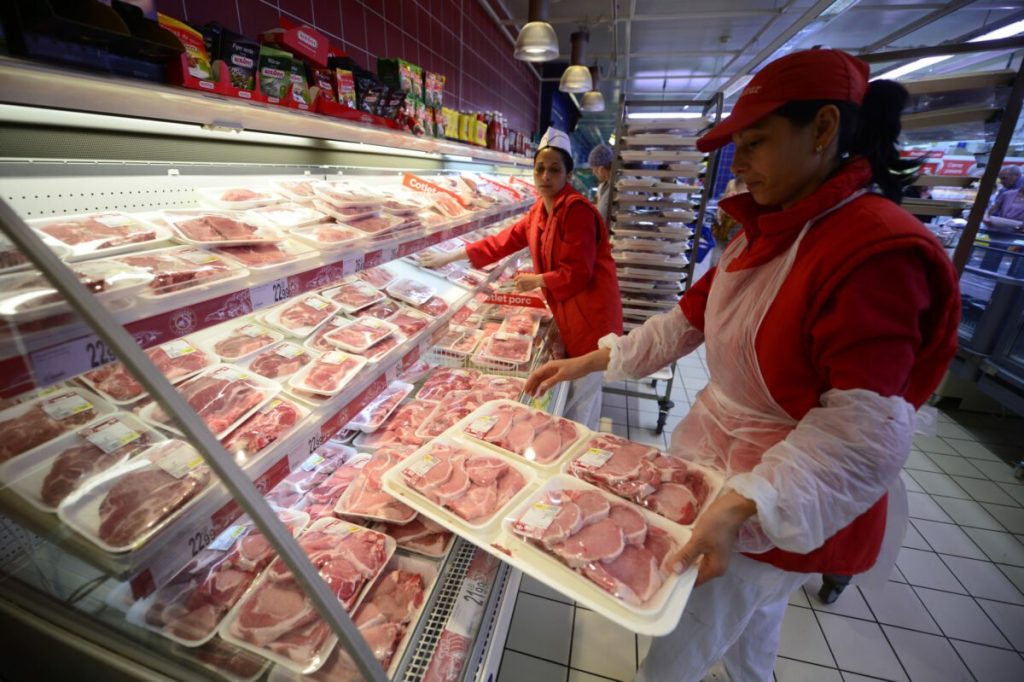 Românii, mai cumpătați de Paște: Doar 20% își cresc cheltuielile festive București – Românii par mai reținuți în ceea ce privește cheltuielile de Paște, comparativ cu alte perioade festive, arată un studiu recent