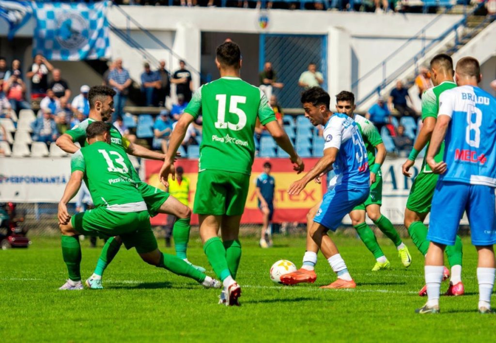 Bacău șochează în Liga 2: Surprize mari și la Bistrița