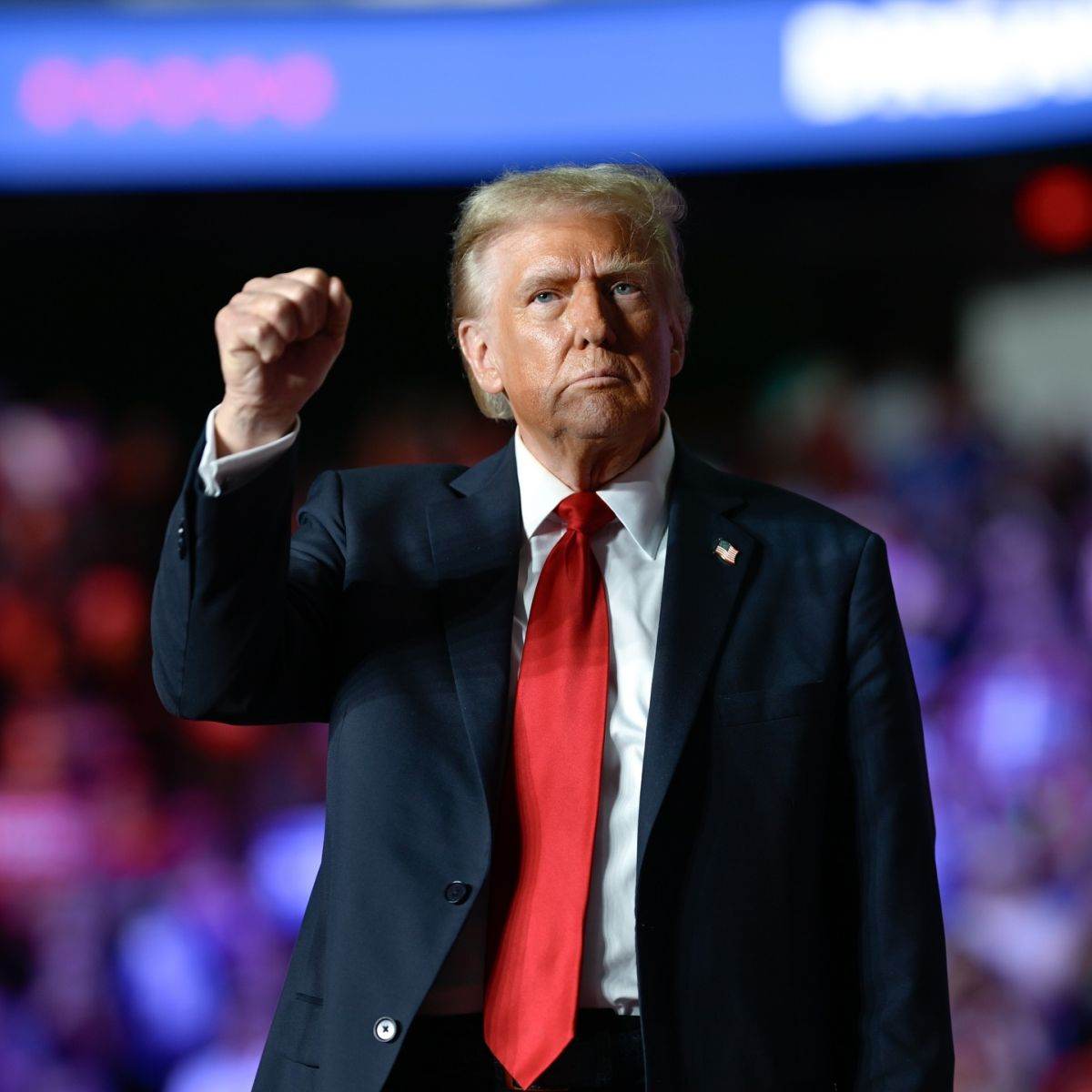 Trump amenință iranul: „marți, centrale electrice și poduri vor fi ținta”