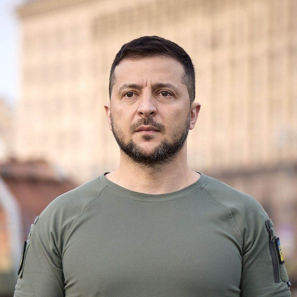 Zelenski și-a Extins Relațiile Diplomatice: Vizită Surpriză la Damasc și Planuri de Colaborare Presedintele Ucrainei, Volodimir Zelenski, a efectuat o vizită surpriză la Damasc, unde s-a întâlnit cu omologul său sirian, Ahmed al-Sharaa