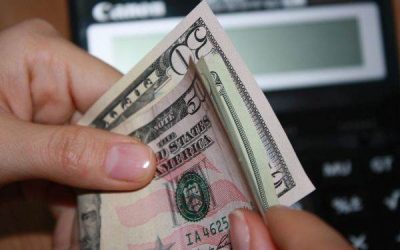 Dolarul, sub presiune: Iranul și riscurile geopolitice nu-i dau pace