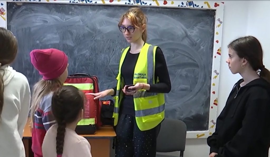 Am învățat multe prin voluntariat: Tinerii, modelați de România