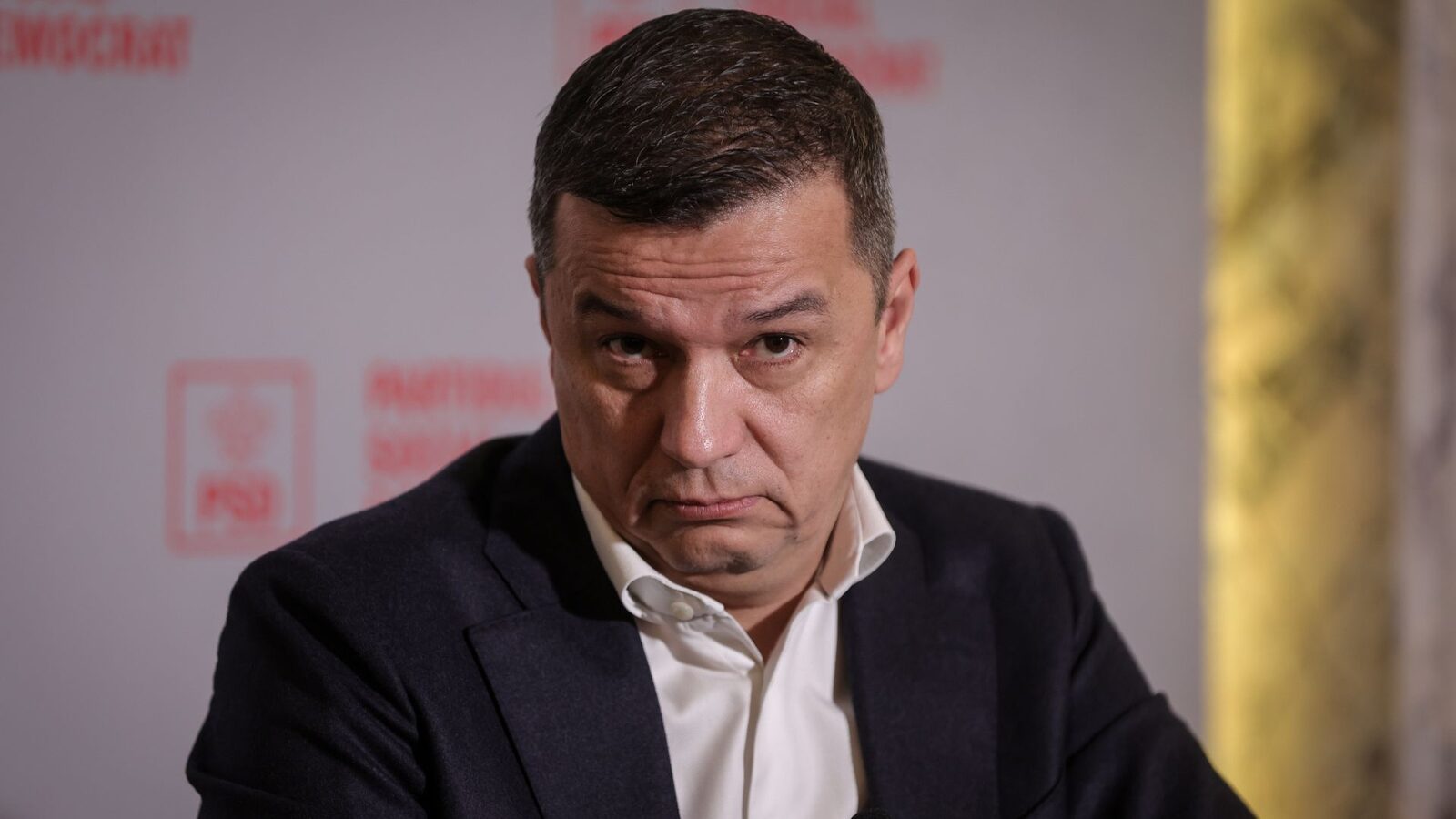 Vorbe grele: Trump vinde afaceri profitabile. E ca furtul din cămară!