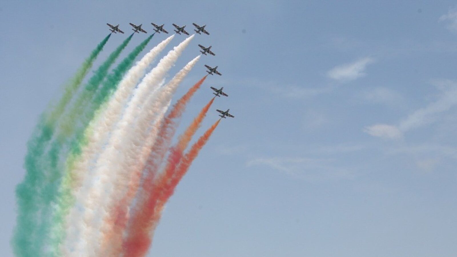 Frecce Tricolori revin la București: Spectacol Aerian BIAS 2026, Un Nou Zbor!