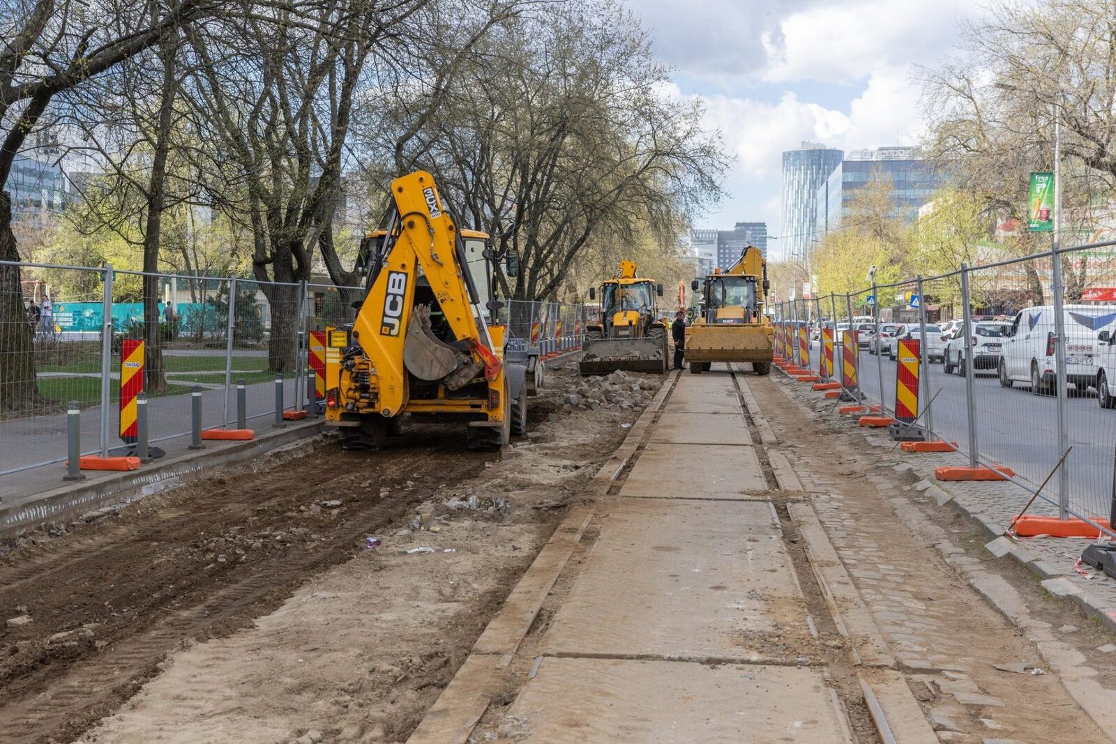 Lucrările de modernizare a liniilor de tramvai avansează pe mai multe tronsoane din București, cu accent pe Lotul 6, unde intervențiile au început la finalul lunii martie