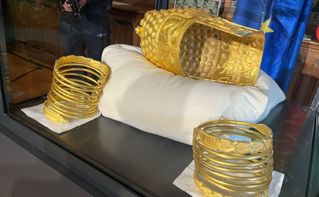 Coiful de la Coțofenești, comoara de AUR, revine acasă la București!