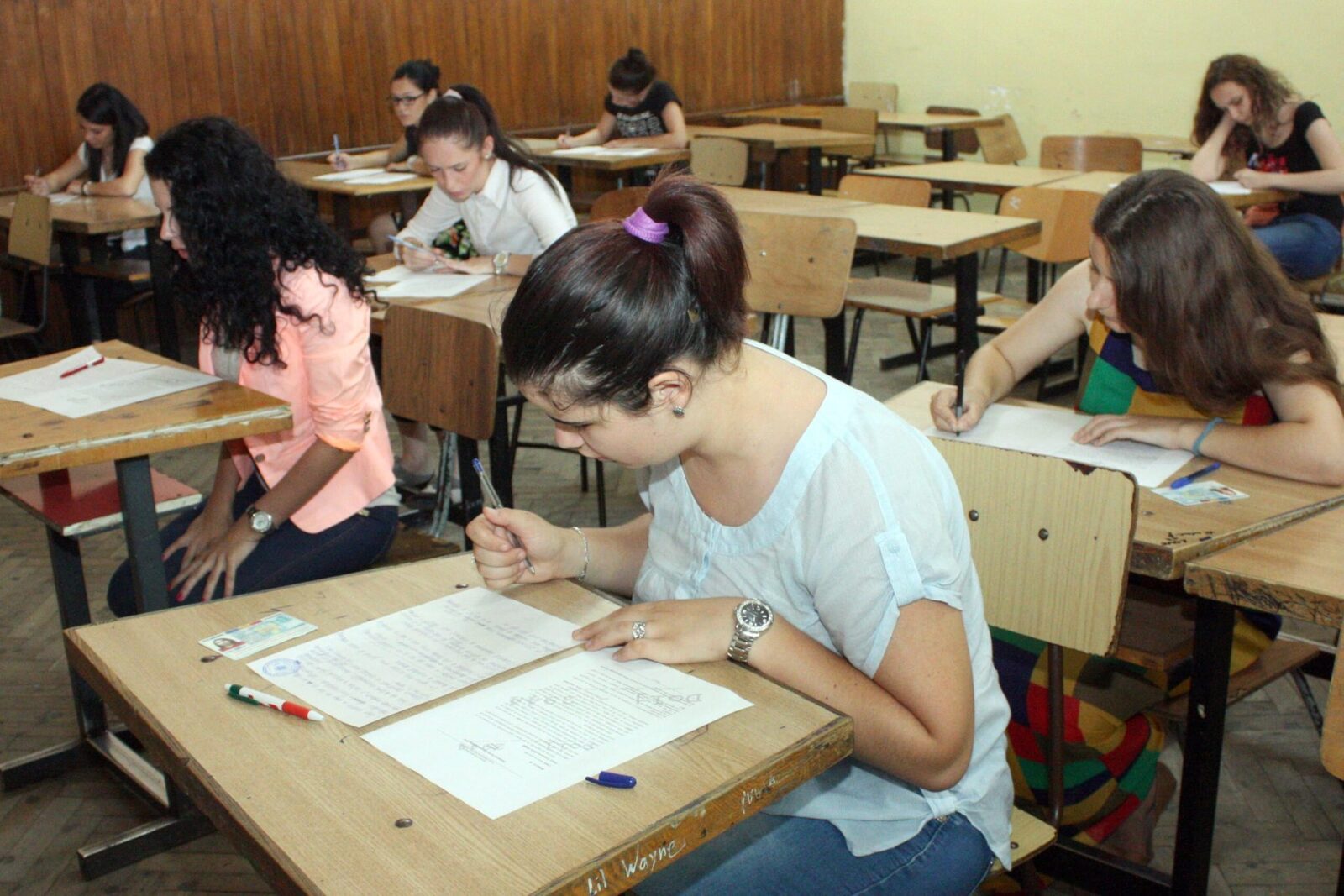 Simulările examenului de Bacalaureat din 2026 au înregistrat o creștere a numărului de elevi participanți și o îmbunătățire a rezultatelor comparativ cu anul precedent