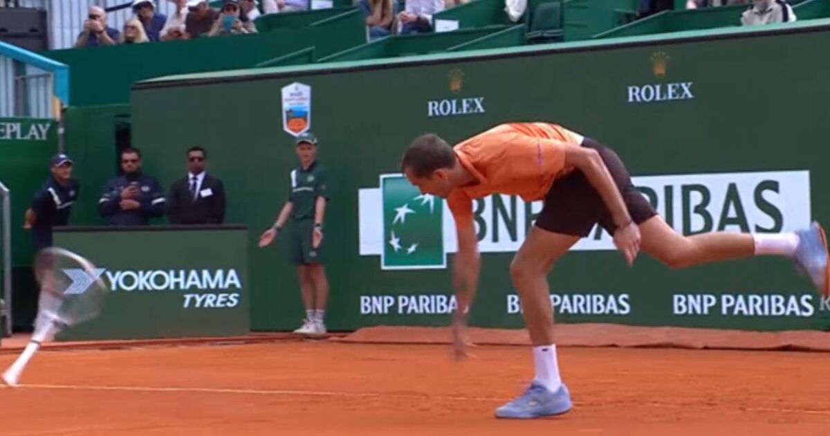 Medvedev, furie la Monte Carlo: A făcut praf 7 rachete!