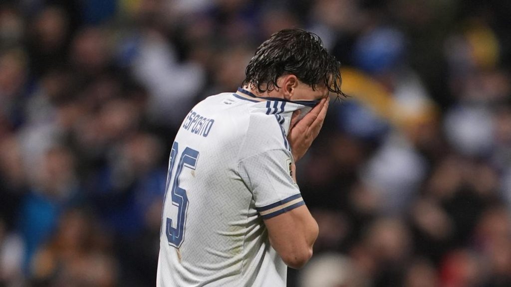 Italia, din nou acasă: Azzurri ratează al treilea mondial consecutiv Echipa națională de fotbal a Italiei a ratat calificarea la Cupa Mondială pentru al treilea turneu final consecutiv, o performanță nemaiîntâlnită în istoria fotbalului italian