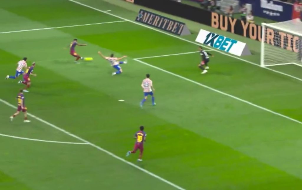 Spectacol incendiar la Madrid: Atletico și Barcelona, duel tensionat și cartonașe roșii Meciul dintre Atletico Madrid și FC Barcelona a oferit un spectacol pe cinste, cu răsturnări de situație și momente tensionate, culminând cu cartonașe roșii și o primă repriză plină de goluri