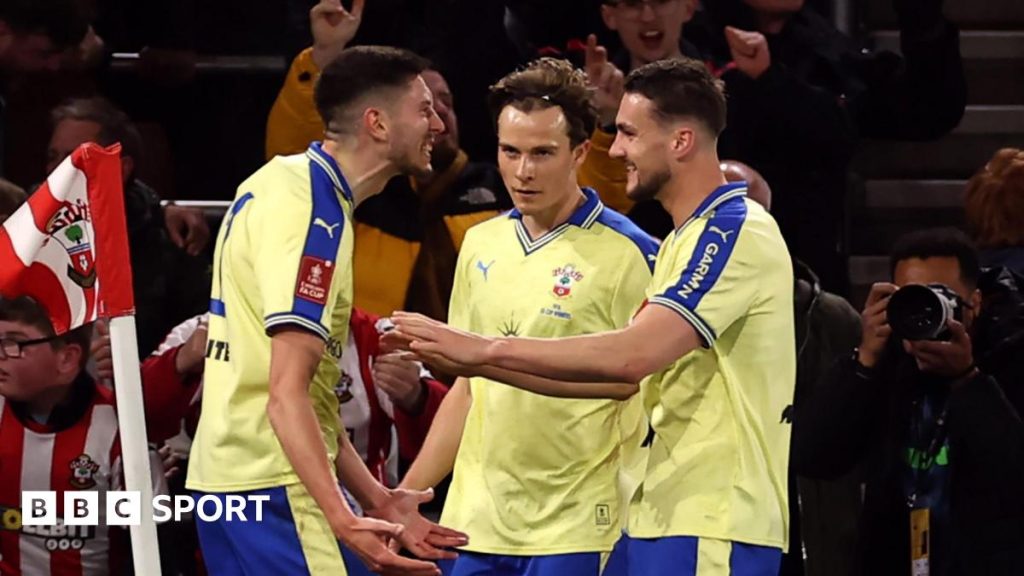 Southampton învinge Arsenal într-un meci spectaculos SOUTHAMPTON, 19 decembrie 2020 – Southampton a reușit o victorie surprinzătoare în fața lui Arsenal, scor 1-0, într-un meci disputat sâmbătă seara