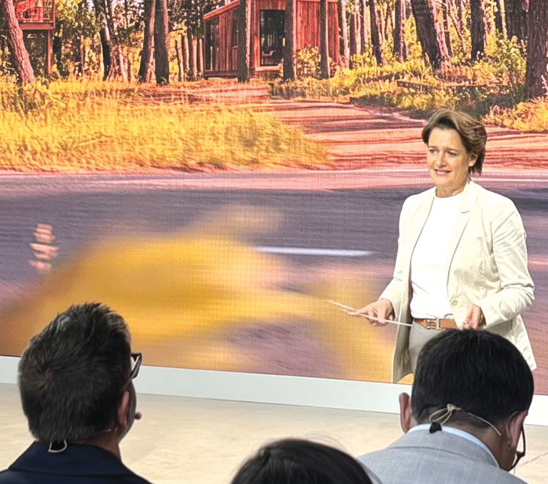 România, paralizată de crize, în timp ce Ungaria atrage BMW și BYD, iar Dacia ocolește Mioveniul