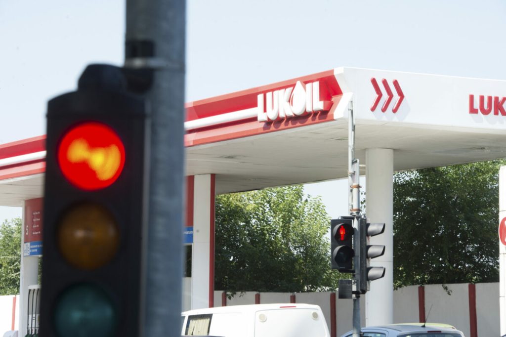 Lukoil: Sancțiunile americane amânate din nou pentru benzinăriile din România și Europa
