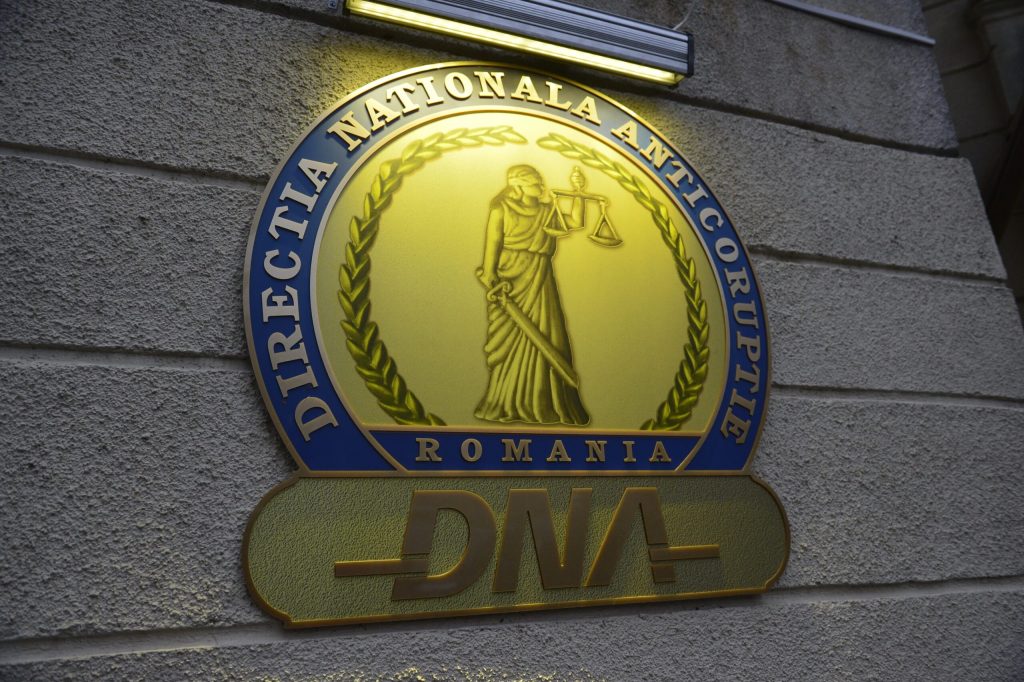 Fostă funcționară publică și oameni de afaceri, trimiși în judecată pentru fraudarea fondurilor publice O anchetă amplă a procurorilor anticorupție a scos la iveală un posibil caz de deturnare de fonduri publice în județul Argeș