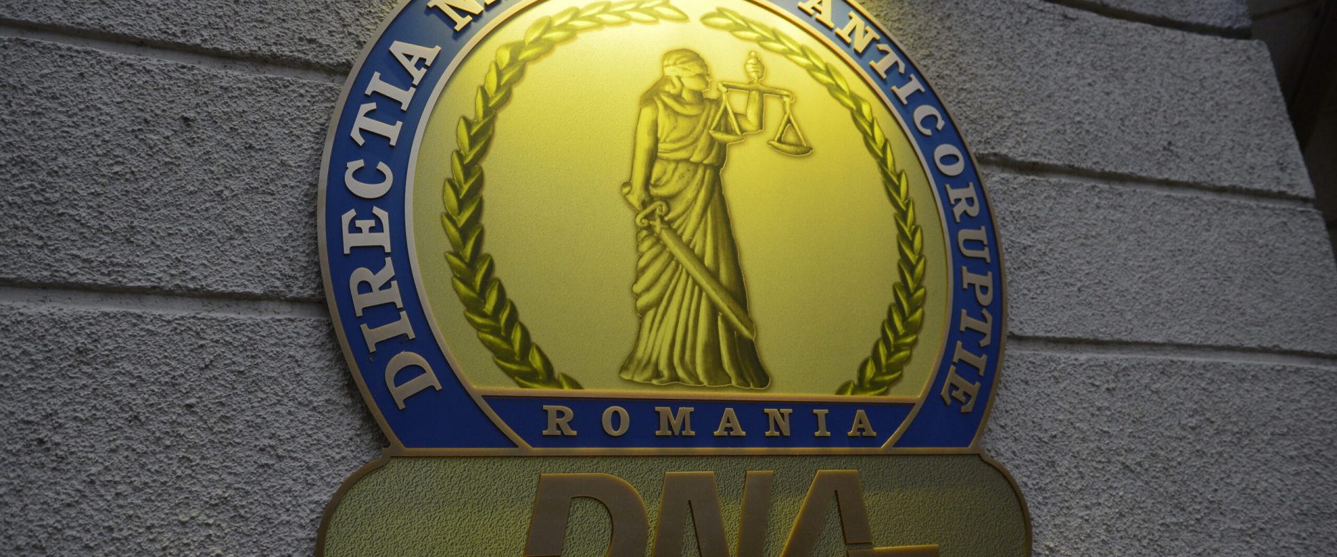 Șefi din DGASPC Argeș și CJ, trimiși în judecată de DNA Pitești pentru corupție