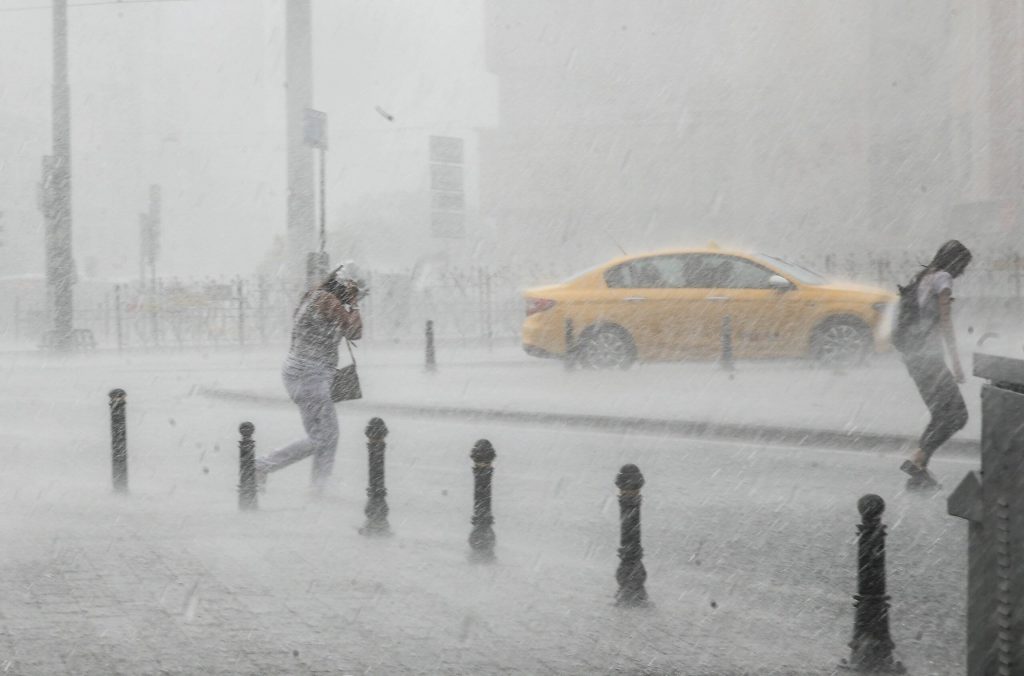 Alertă meteo: Ploi și vânt puternic în București, începând de joi Bucureștenii se pregătesc de o perioadă cu vreme închisă și ploi, conform unei informări meteorologice emise de Administrația Națională de Meteorologie (ANM)