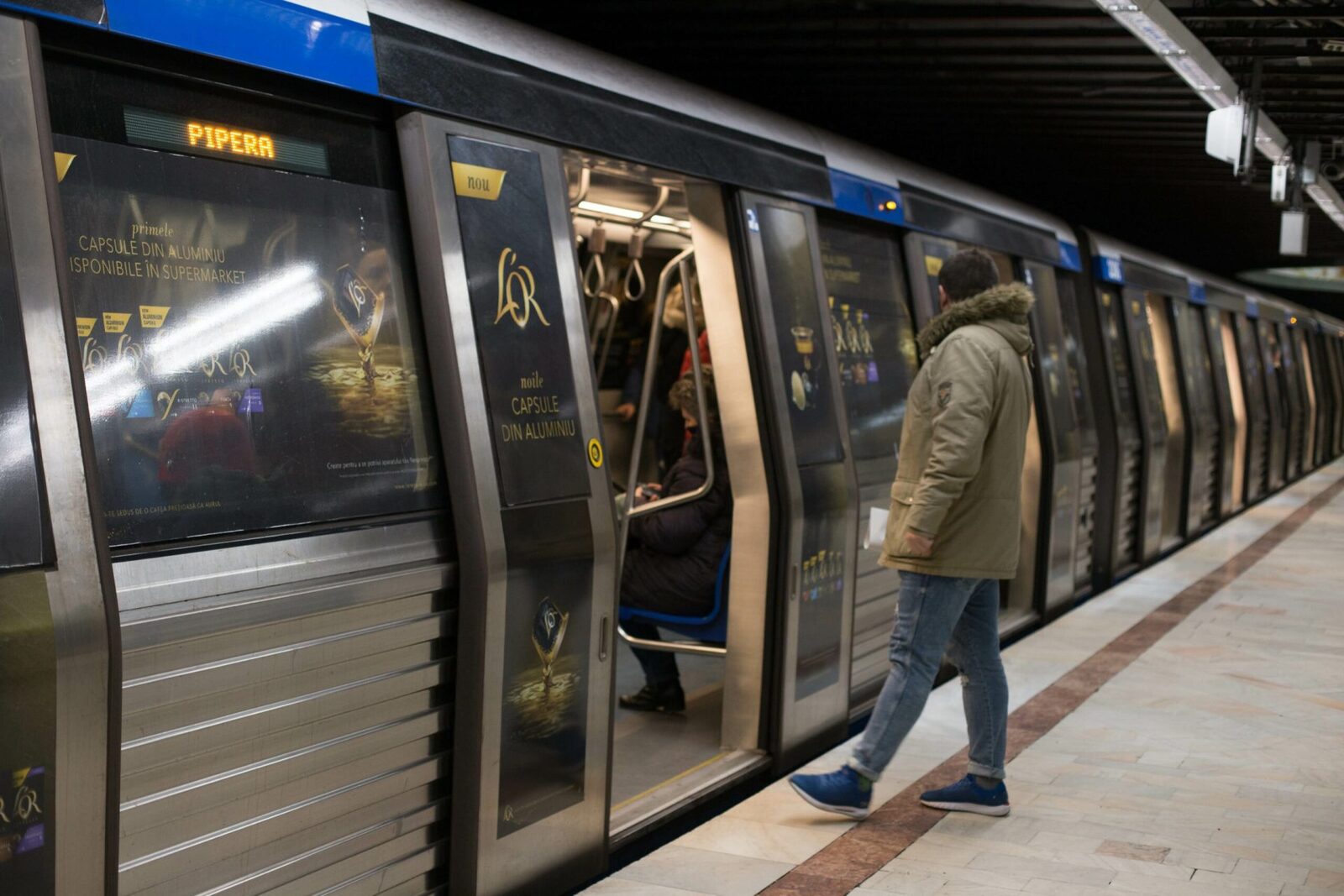 Revoltă la București: Metroul, motiv de furie. Peste 11.500 de oameni au semnat petiția