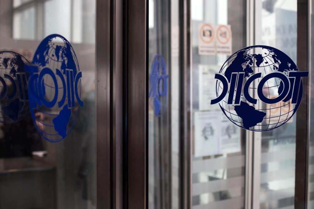 Tânăr și adolescentă din Teleorman, acuzați de proxenetism