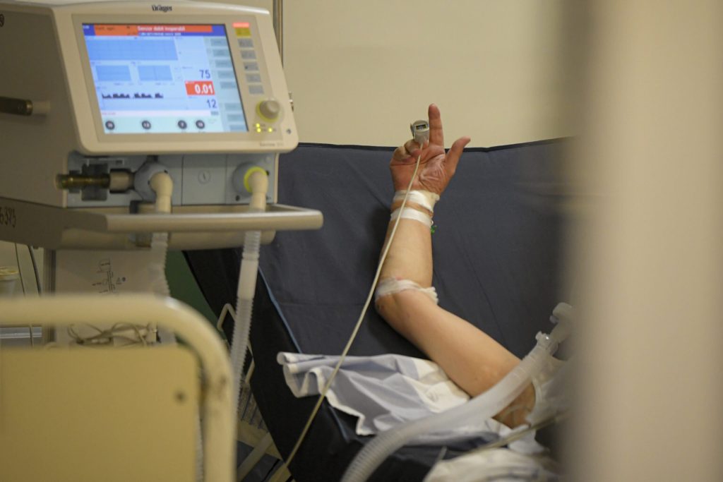 Mutatie genetică rară: Pacient HIV vindecat complet după transplant