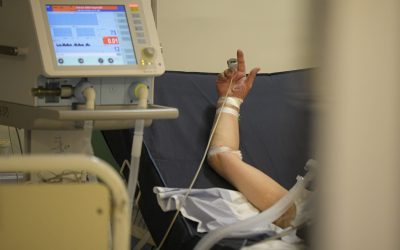 Mutatie genetică rară: Pacient HIV vindecat complet după transplant