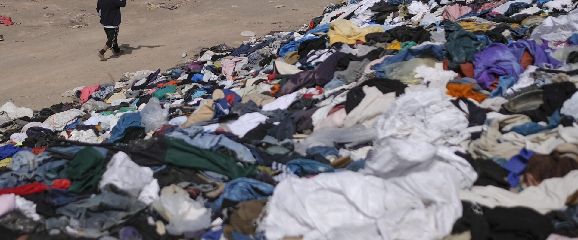 Ministerul mediului vrea să interzică hainele second-hand? Oug controversată șochează piața