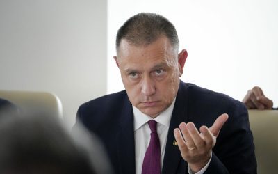 Bolojan, luat prin surprindere: „Ne pare rău că vă încurcăm!”
