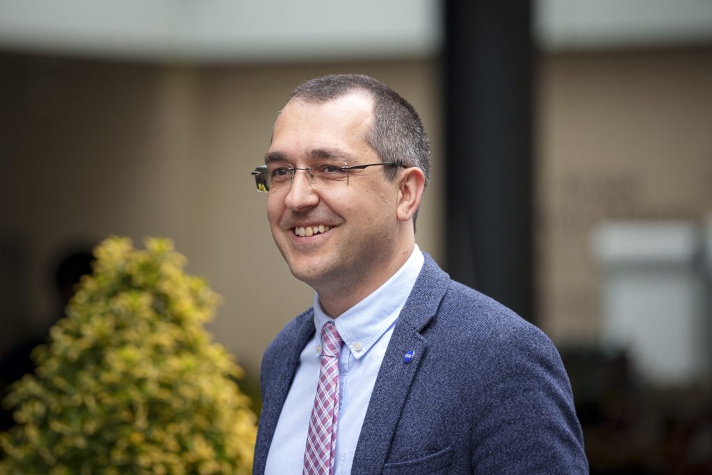 Voiculescu vrea medicamente pentru români: 600 milioane de euro pentru tratamente