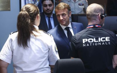 Poliția, blocată la Elysee: Anchetă-bombă pentru Macron