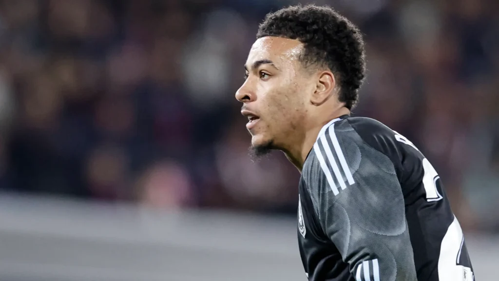 Bayern Munchen, pe urmele lui Morgan Rogers?