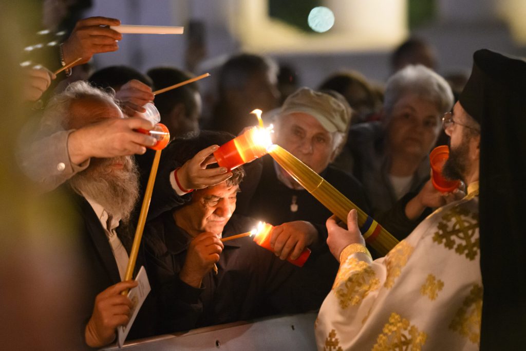 Slujba de Înviere la Patriarhie: Mii de credincioși celebrează Învierea Domnului