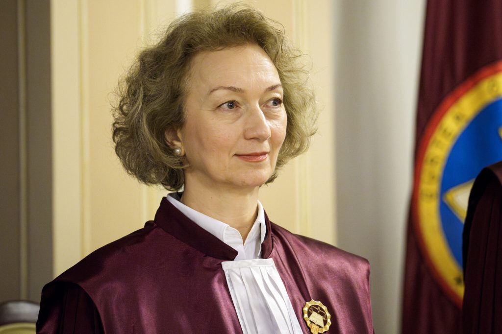 CCR, scena-șoc: Simina Tănăsescu despre ieșirea judecătorilor