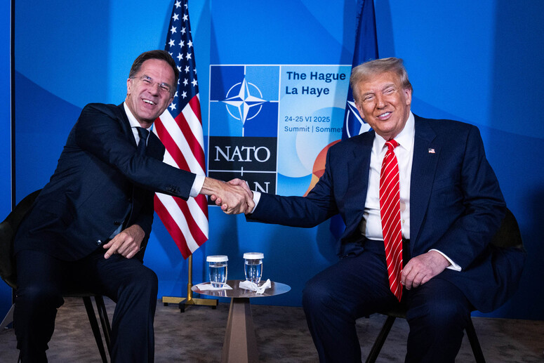 Trump: NATO, implicată TOTAL în deminarea Strâmtorii Ormuz?