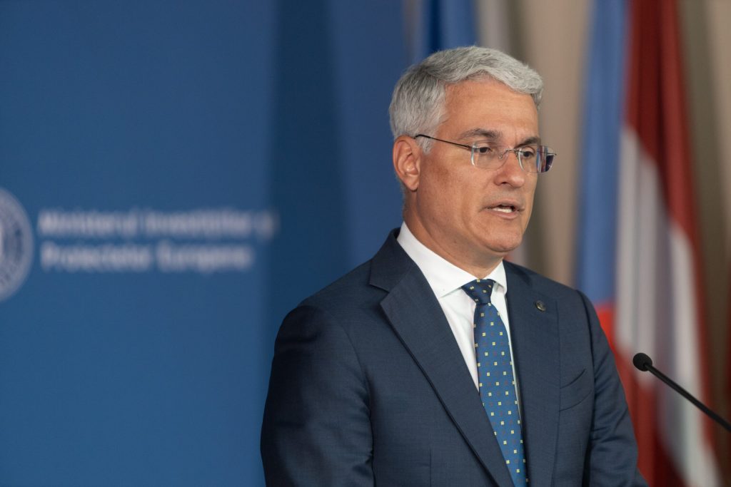 Ancheta europeană: Microbuzele școlare electrice, sub lupa PNRR, la sesizarea lui Pîslaru