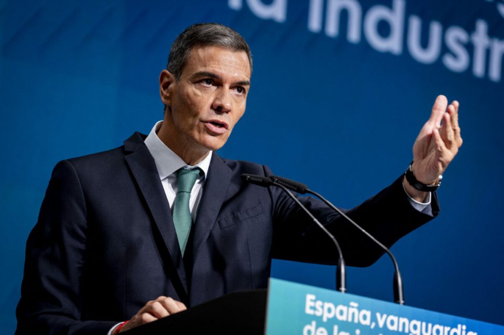 Social media, noua armă: Tot ce facem, subminat