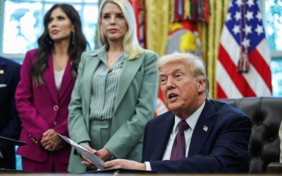 Nu-și ascultă sfătuitorii! Donald Trump, nervos, improvizează