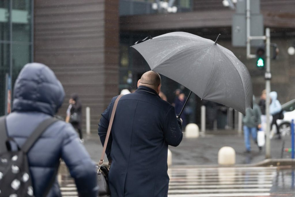 Frig, ploi și vânt peste București de paște, anunță ANM