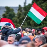 Orașul sfâșiat: Orban controlează, speranța păcii se zbate